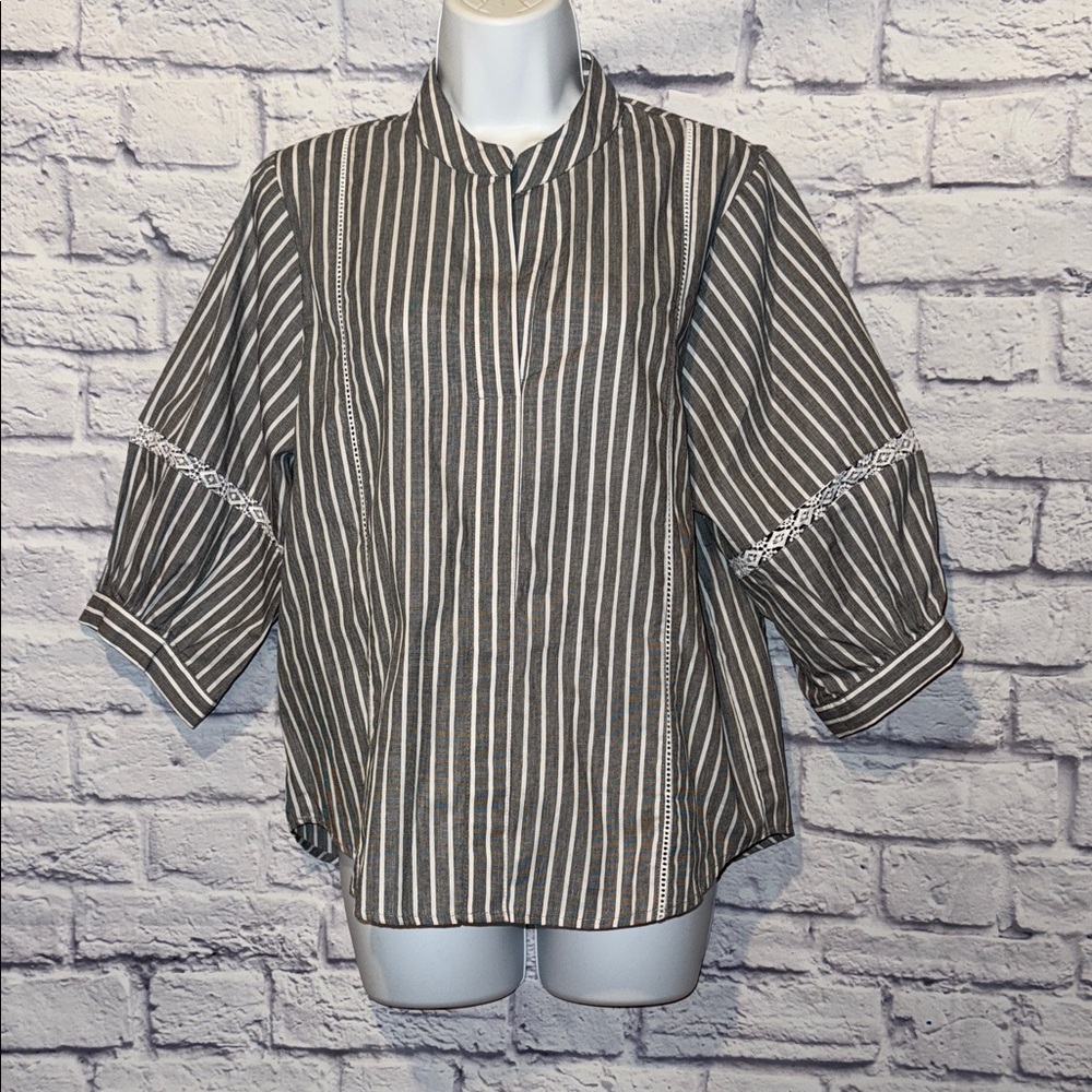 Chic Striped Black and White Women's Blouse Size Medium